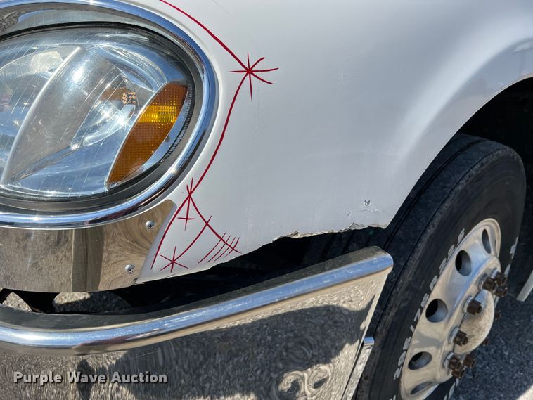 image for item MM9227 2001 Freightliner Columbia  semi truck