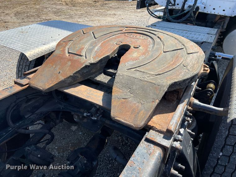 image for item MM9227 2001 Freightliner Columbia  semi truck