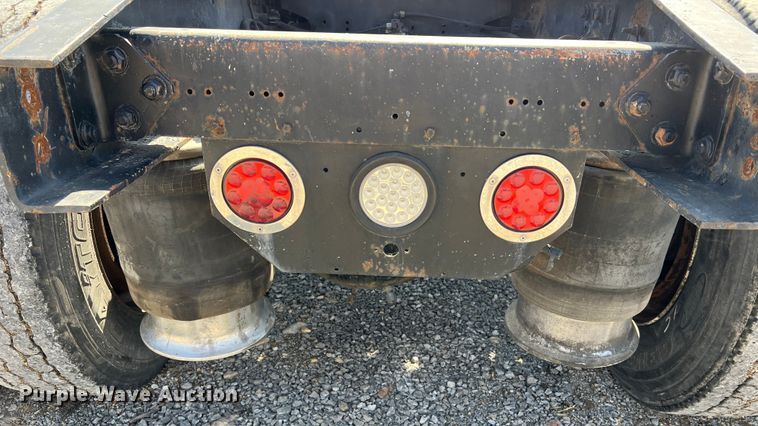 image for item MM9227 2001 Freightliner Columbia  semi truck