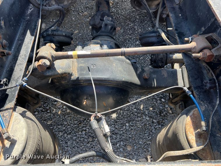 image for item MM9227 2001 Freightliner Columbia  semi truck