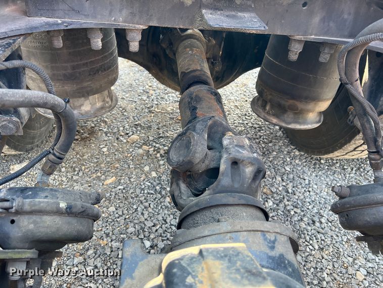 image for item MM9227 2001 Freightliner Columbia  semi truck