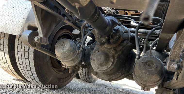 image for item MM9227 2001 Freightliner Columbia  semi truck