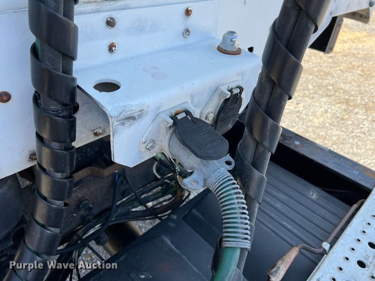 image for item MM9227 2001 Freightliner Columbia  semi truck