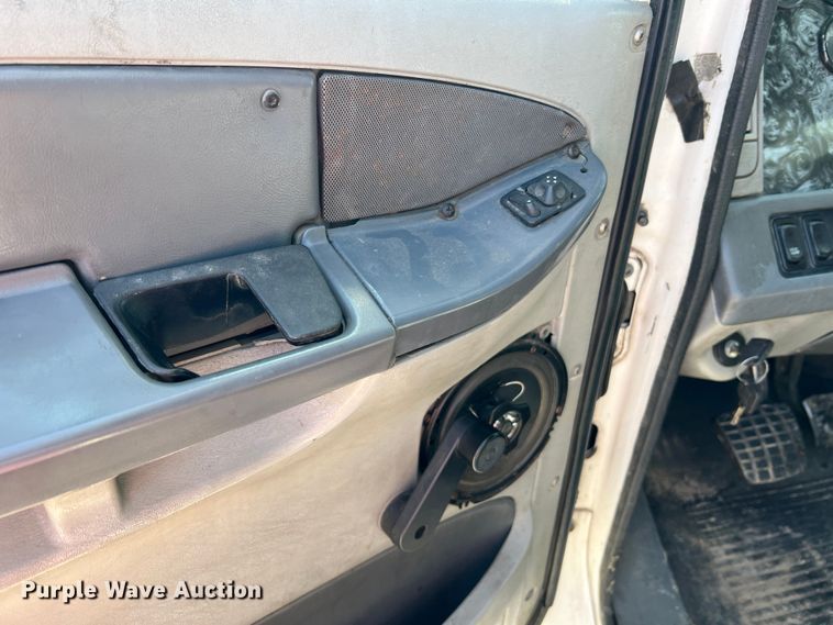 image for item MM9227 2001 Freightliner Columbia  semi truck