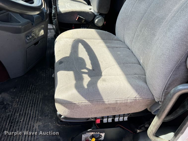 image for item MM9227 2001 Freightliner Columbia  semi truck