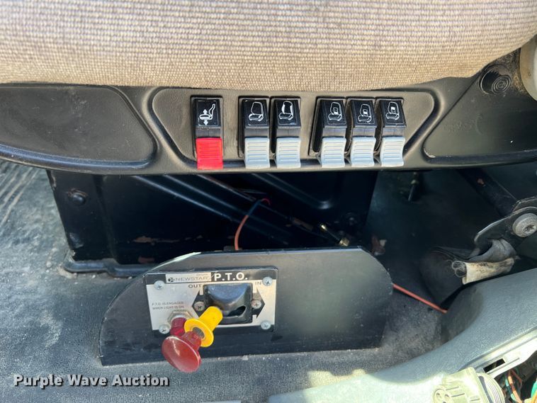 image for item MM9227 2001 Freightliner Columbia  semi truck