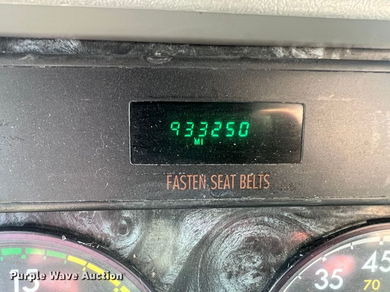 image for item MM9227 2001 Freightliner Columbia  semi truck