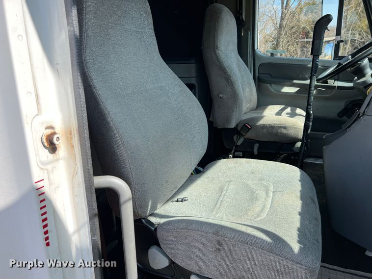 image for item MM9227 2001 Freightliner Columbia  semi truck