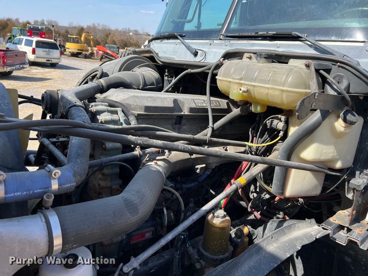 image for item MM9227 2001 Freightliner Columbia  semi truck