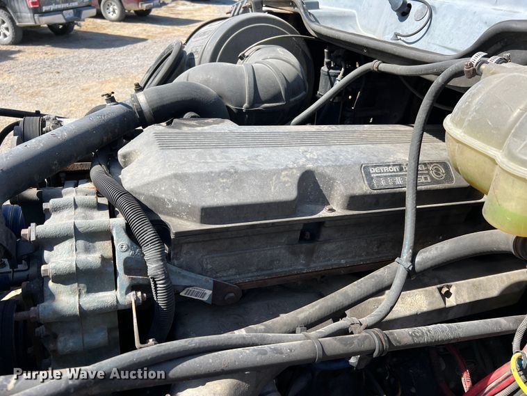 image for item MM9227 2001 Freightliner Columbia  semi truck