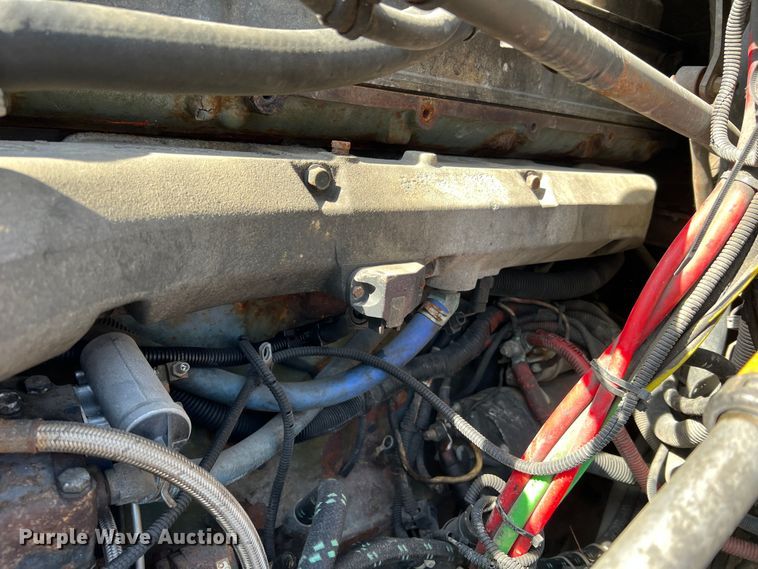 image for item MM9227 2001 Freightliner Columbia  semi truck