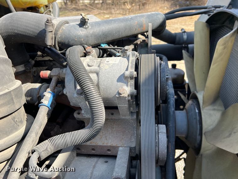 image for item MM9227 2001 Freightliner Columbia  semi truck