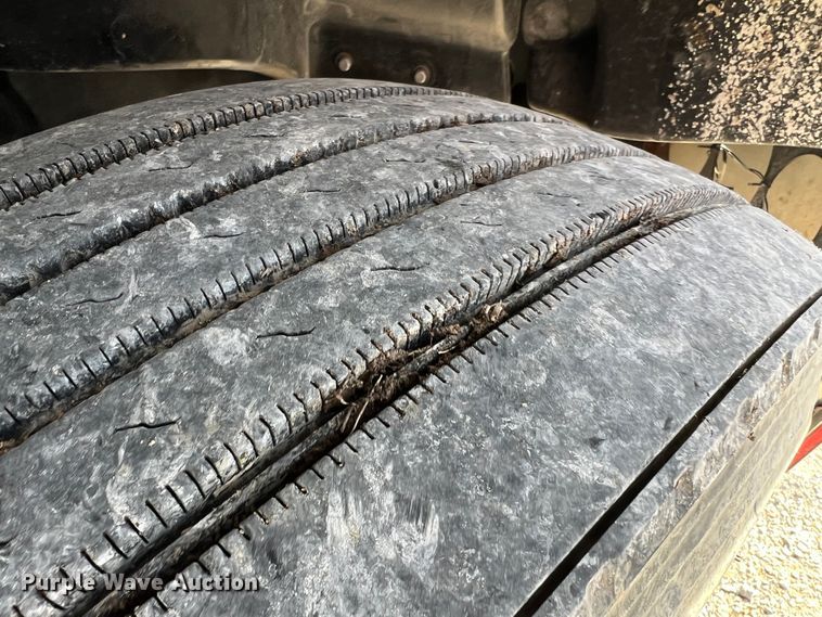 image for item MM9227 2001 Freightliner Columbia  semi truck