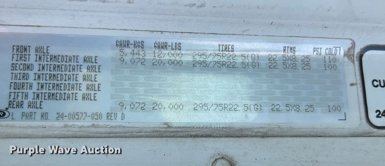 image for item MM9227 2001 Freightliner Columbia  semi truck