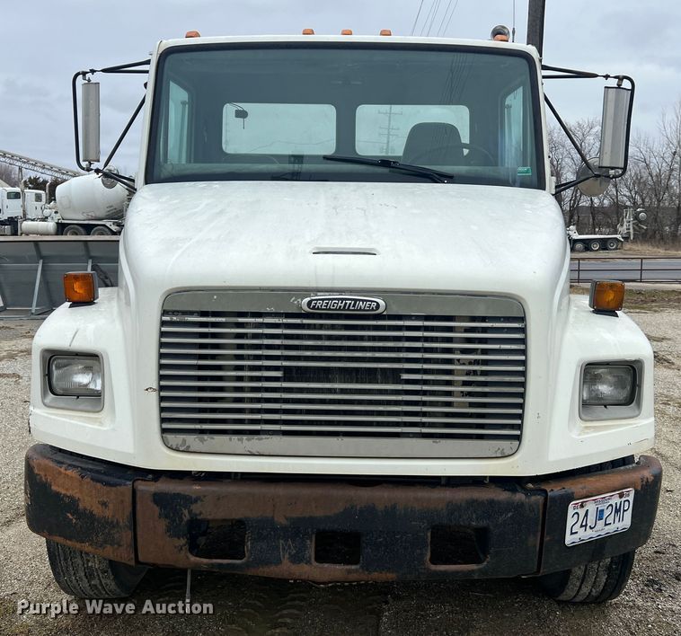 image for item MM9235 1999 Freightliner FL70  truck cab and chassis