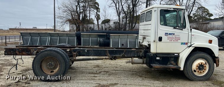 image for item MM9235 1999 Freightliner FL70  truck cab and chassis