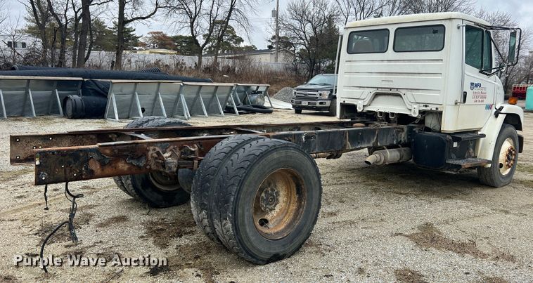 image for item MM9235 1999 Freightliner FL70  truck cab and chassis