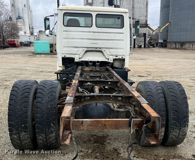 image for item MM9235 1999 Freightliner FL70  truck cab and chassis