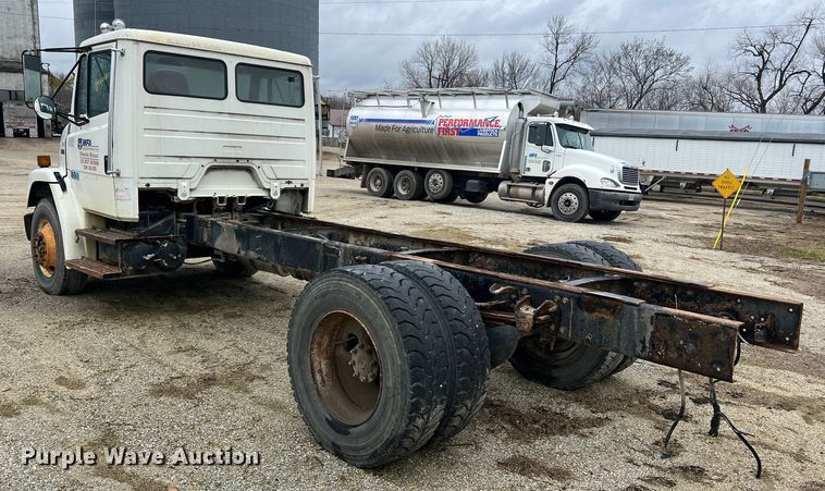 image for item MM9235 1999 Freightliner FL70  truck cab and chassis