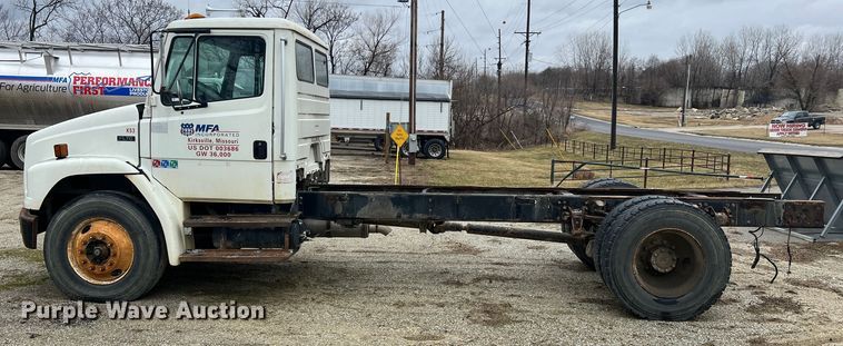 image for item MM9235 1999 Freightliner FL70  truck cab and chassis