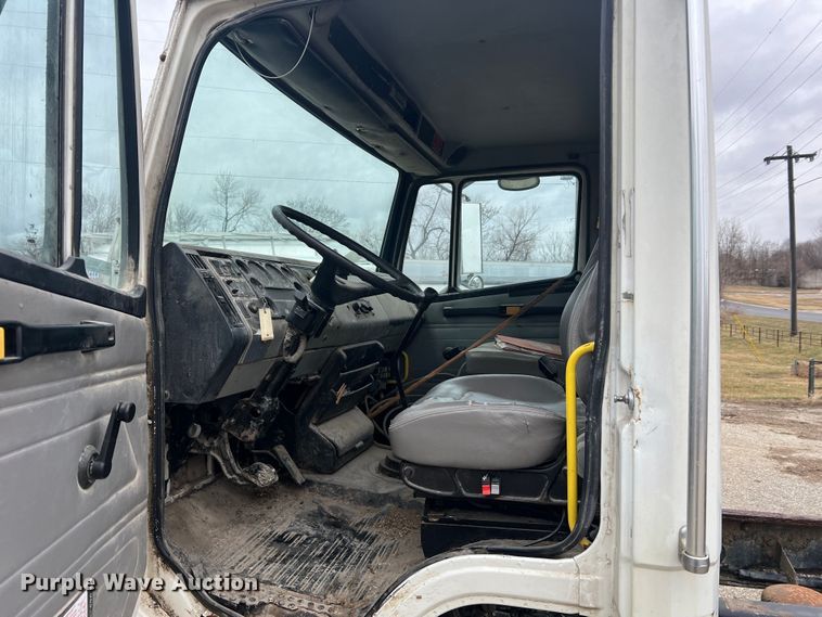 image for item MM9235 1999 Freightliner FL70  truck cab and chassis