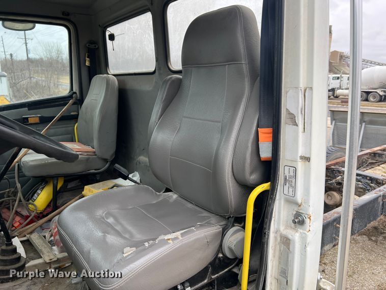 image for item MM9235 1999 Freightliner FL70  truck cab and chassis