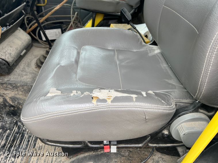 image for item MM9235 1999 Freightliner FL70  truck cab and chassis