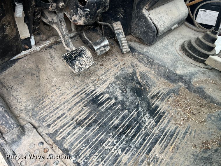 image for item MM9235 1999 Freightliner FL70  truck cab and chassis