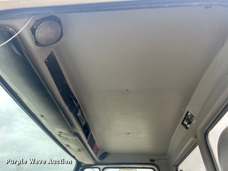 image for item MM9235 1999 Freightliner FL70  truck cab and chassis