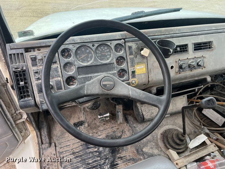 image for item MM9235 1999 Freightliner FL70  truck cab and chassis