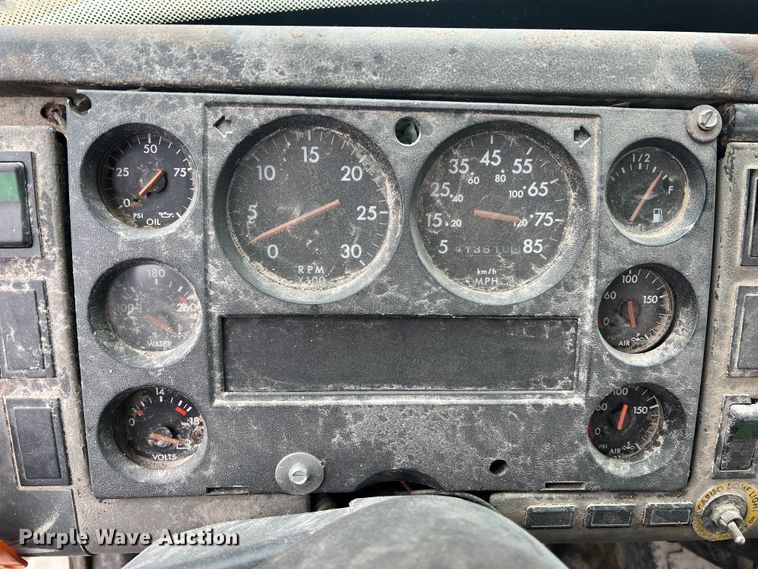 image for item MM9235 1999 Freightliner FL70  truck cab and chassis