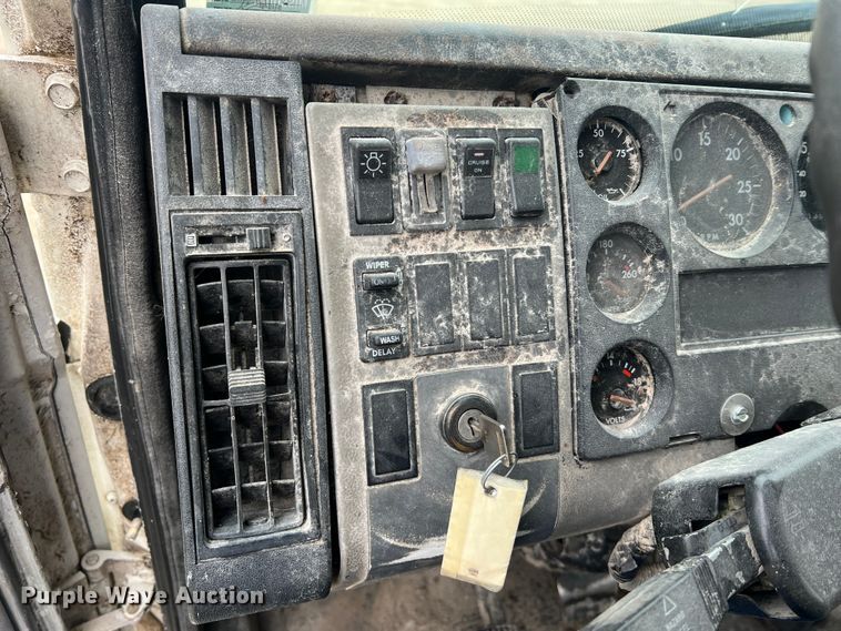 image for item MM9235 1999 Freightliner FL70  truck cab and chassis