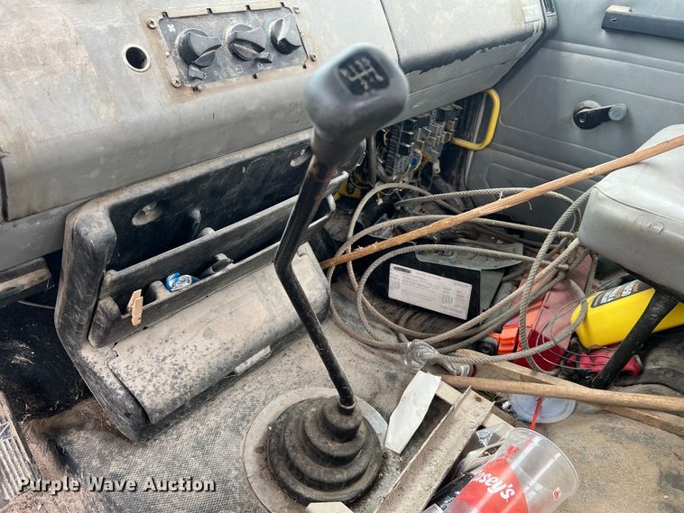 image for item MM9235 1999 Freightliner FL70  truck cab and chassis