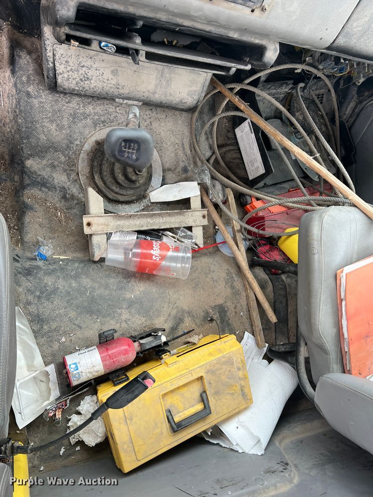 image for item MM9235 1999 Freightliner FL70  truck cab and chassis