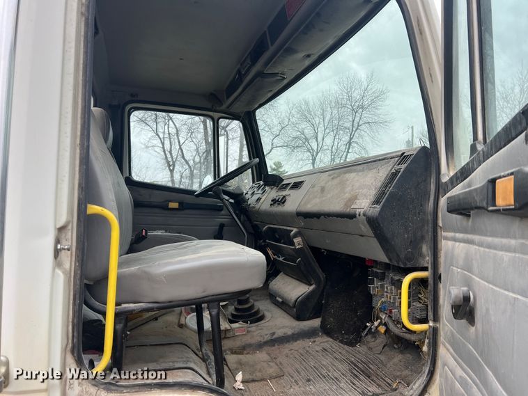 image for item MM9235 1999 Freightliner FL70  truck cab and chassis