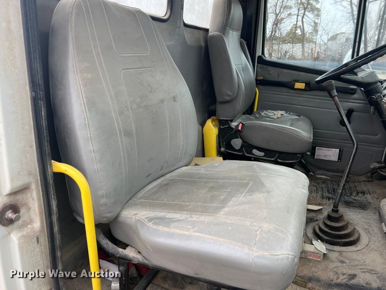 image for item MM9235 1999 Freightliner FL70  truck cab and chassis