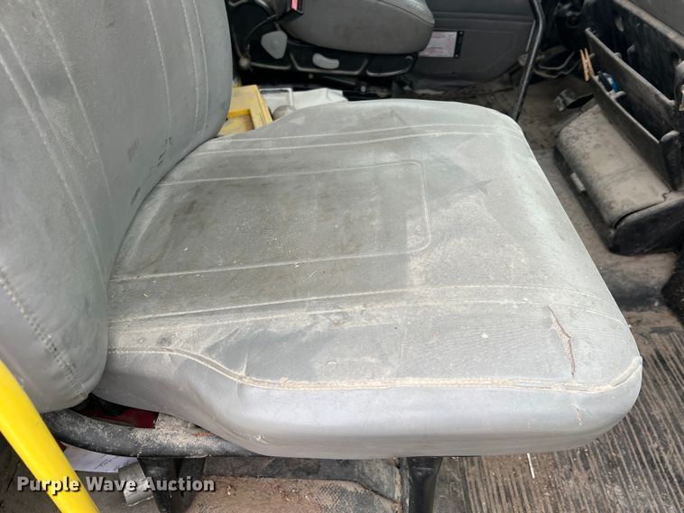 image for item MM9235 1999 Freightliner FL70  truck cab and chassis