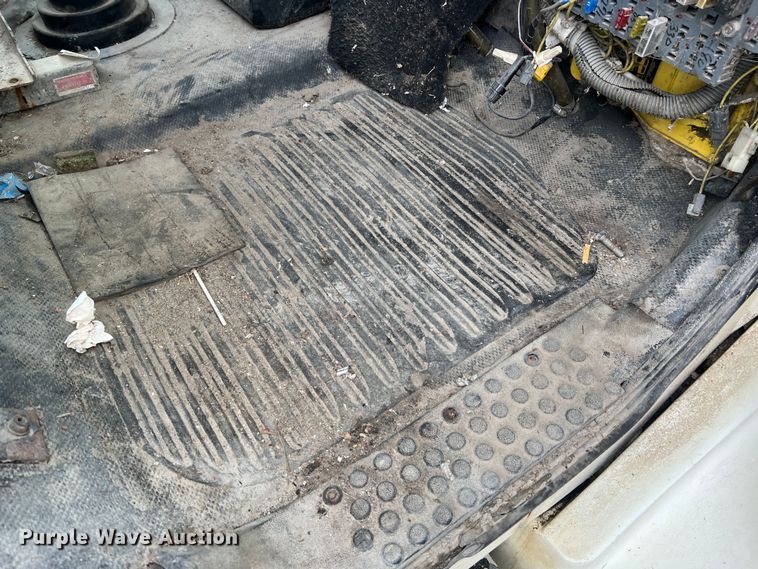 image for item MM9235 1999 Freightliner FL70  truck cab and chassis