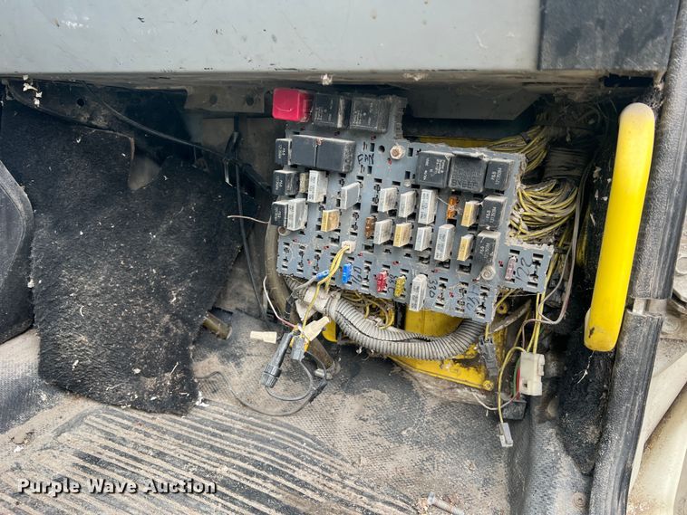 image for item MM9235 1999 Freightliner FL70  truck cab and chassis