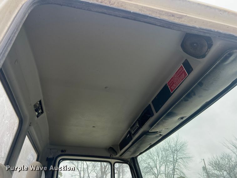 image for item MM9235 1999 Freightliner FL70  truck cab and chassis