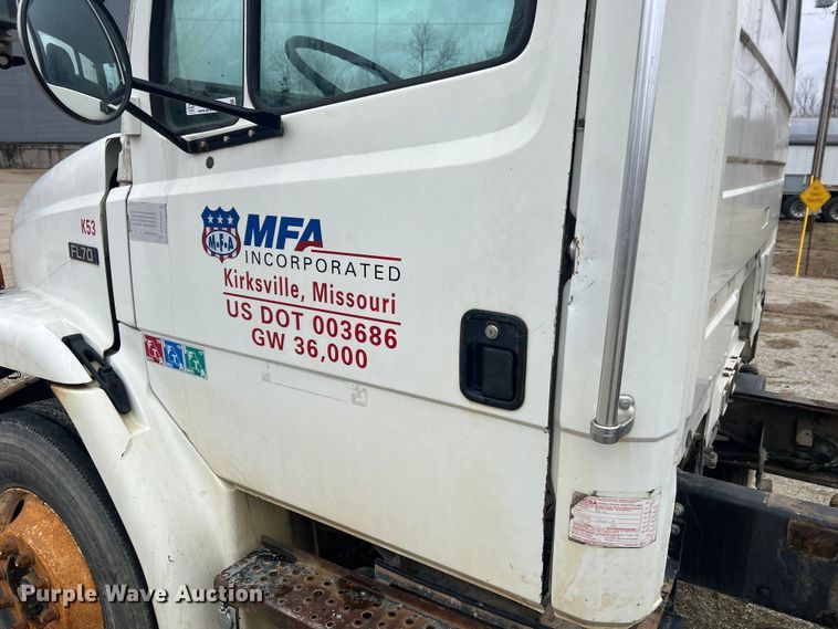 image for item MM9235 1999 Freightliner FL70  truck cab and chassis