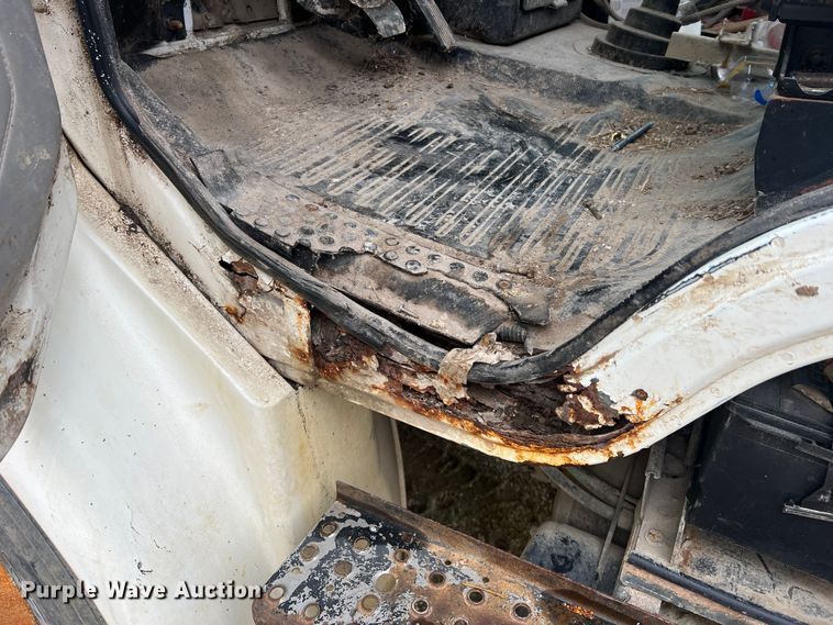 image for item MM9235 1999 Freightliner FL70  truck cab and chassis