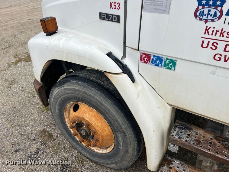 image for item MM9235 1999 Freightliner FL70  truck cab and chassis