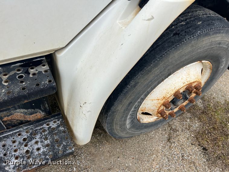 image for item MM9235 1999 Freightliner FL70  truck cab and chassis