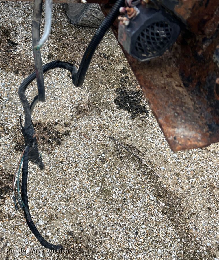 image for item MM9235 1999 Freightliner FL70  truck cab and chassis