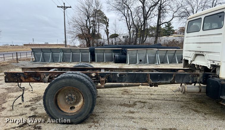 image for item MM9235 1999 Freightliner FL70  truck cab and chassis