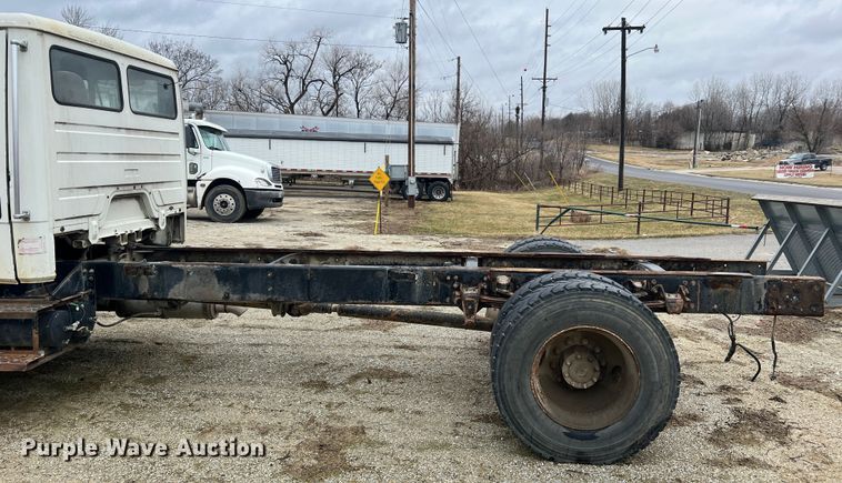 image for item MM9235 1999 Freightliner FL70  truck cab and chassis