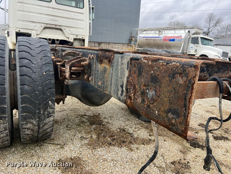 image for item MM9235 1999 Freightliner FL70  truck cab and chassis