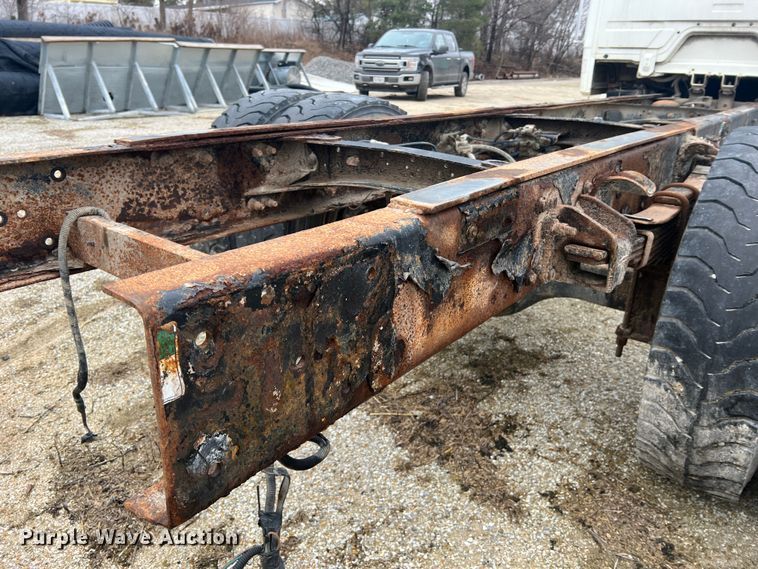 image for item MM9235 1999 Freightliner FL70  truck cab and chassis