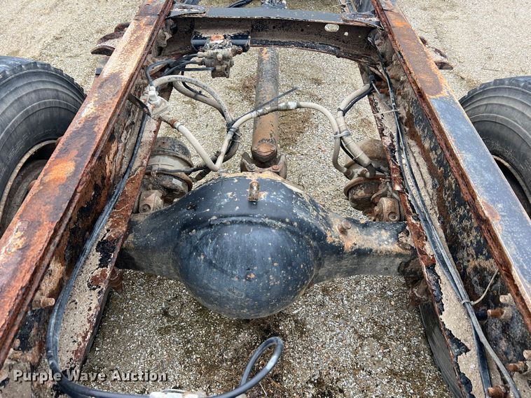 image for item MM9235 1999 Freightliner FL70  truck cab and chassis